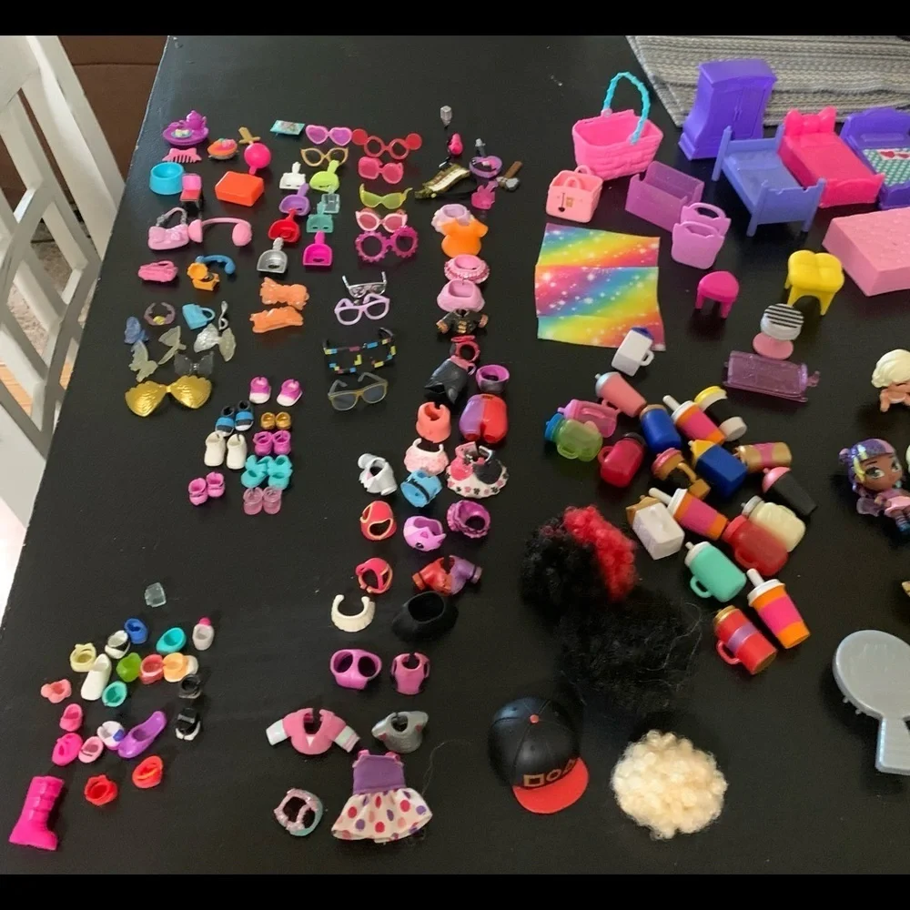 OMG LOL surprise Lot of 190 figures clothes/shoes/ice cream cart